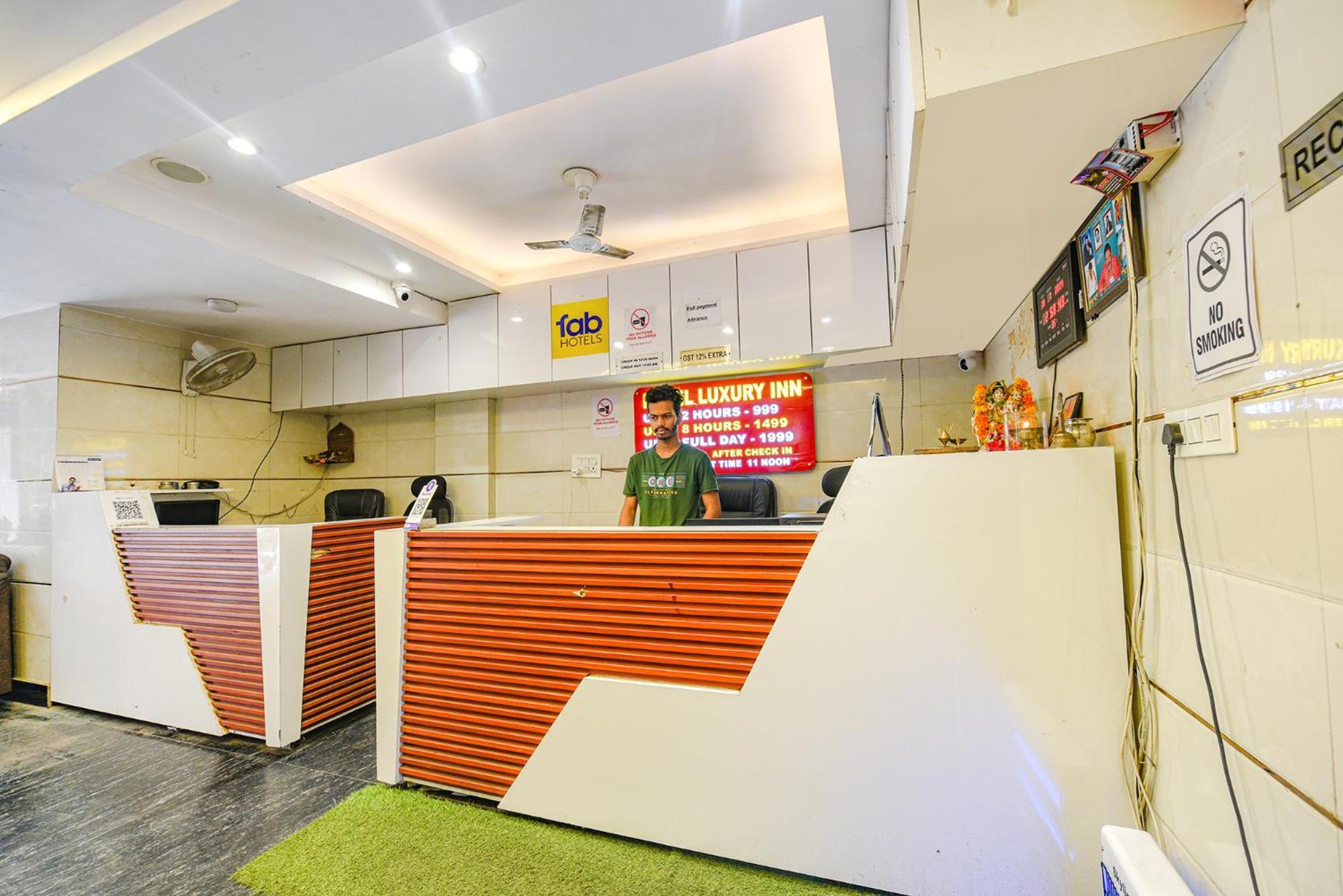Fabhotel Luxury Inn Near Adarsh Nagar Metro Delhi  Exterior foto