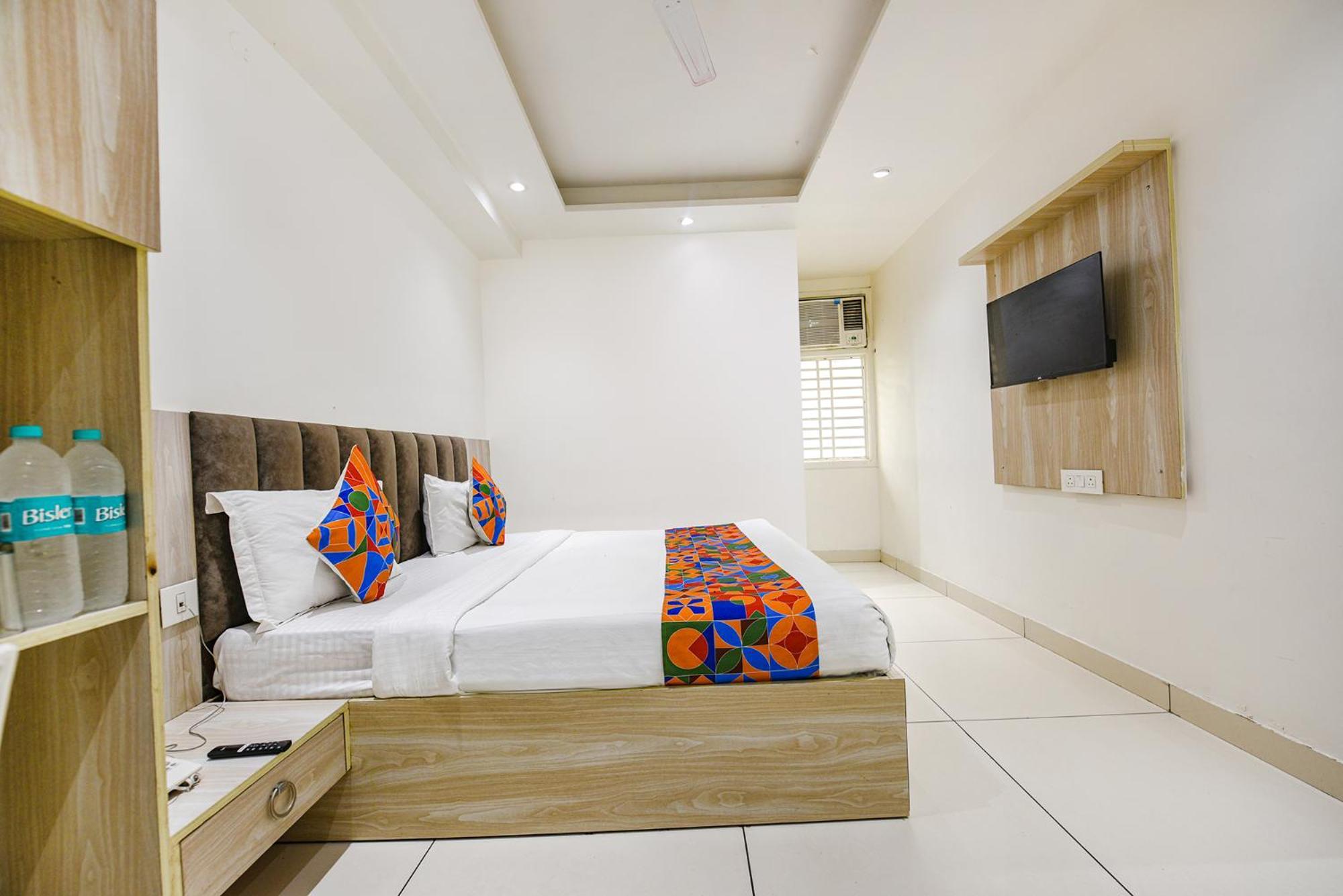Fabhotel Luxury Inn Near Adarsh Nagar Metro Delhi  Exterior foto