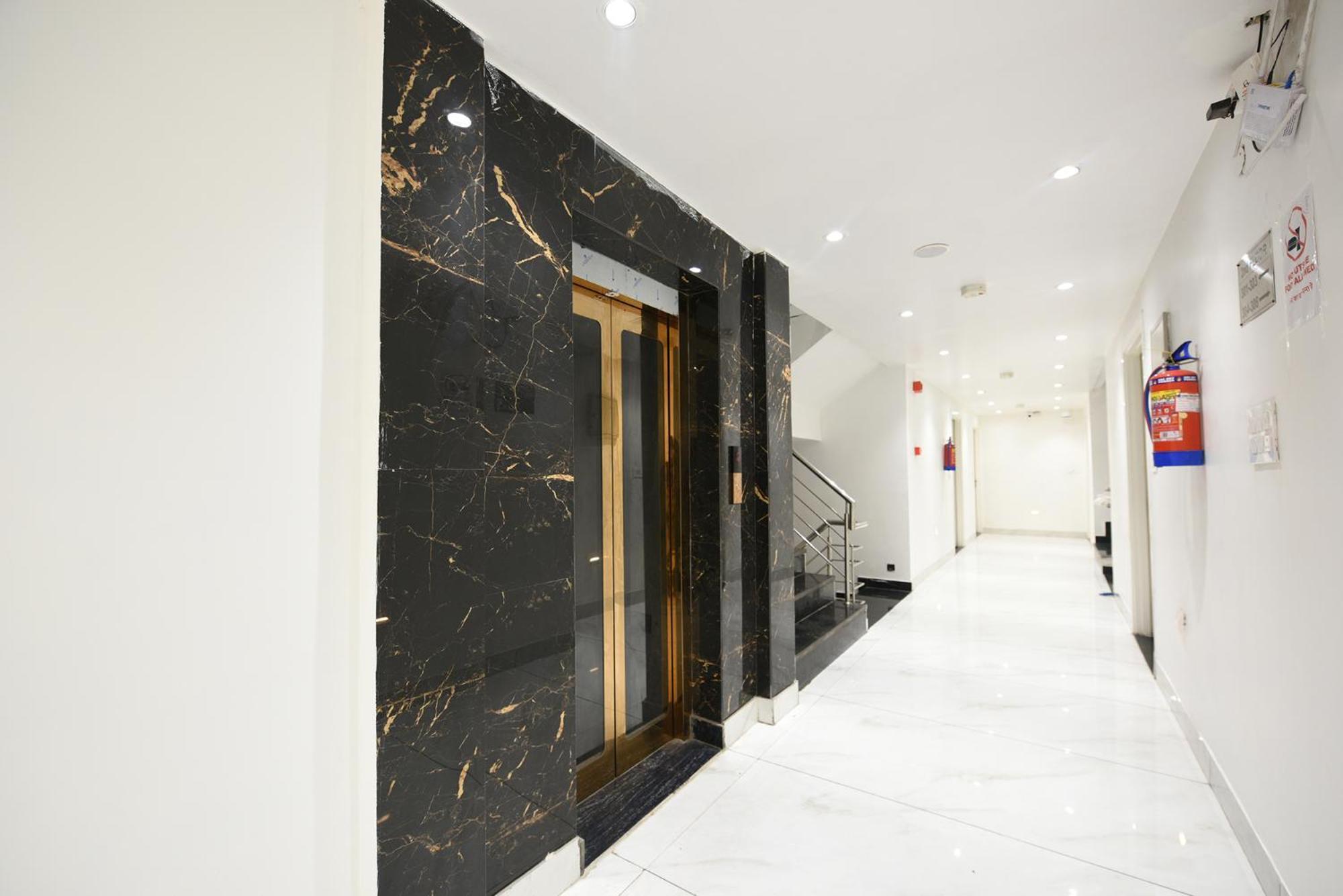 Fabhotel Luxury Inn Near Adarsh Nagar Metro Delhi  Exterior foto