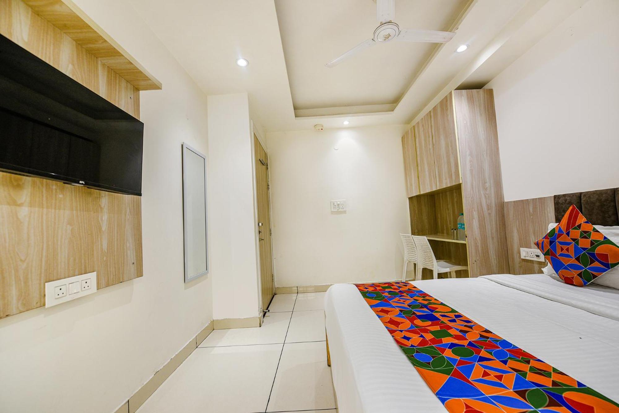 Fabhotel Luxury Inn Near Adarsh Nagar Metro Delhi  Exterior foto